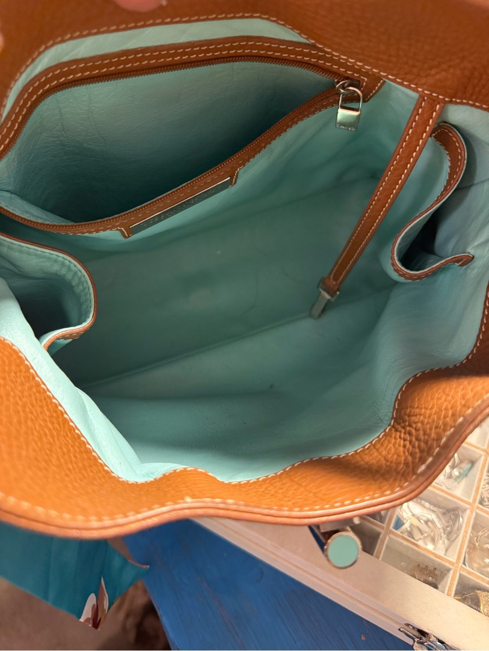 Classic Tiffany & Co Manhattan Tan Leather Shoulder Bag - Great Investment - Picture 8 of 9